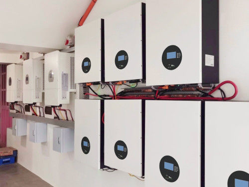 Sistema solar de 5 a 10 kWh colgado en la pared con capacidad mínima de 148Ah y diseño de 2024