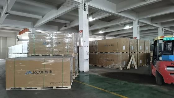 JA Paneles solares 590w 595w 600w 605w 610w 615w Modulos monobifaciales de doble vidrio tipo N